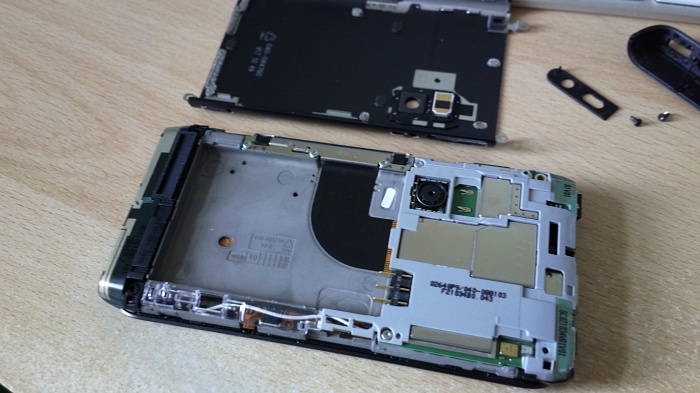 Stay away from) Attempting the Nokia E7 heart transplant
