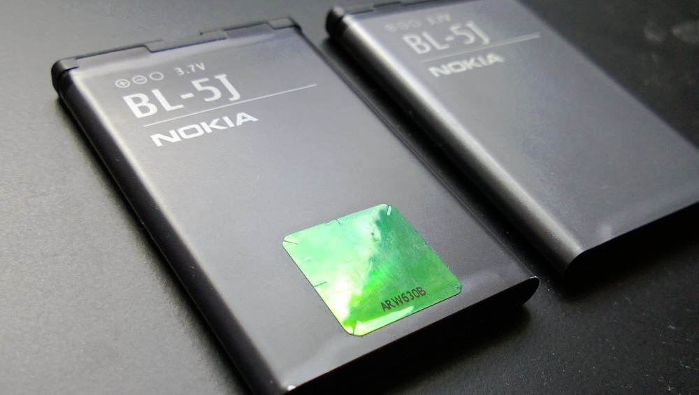 Nokia no longer bothering with holograms on most batteries?