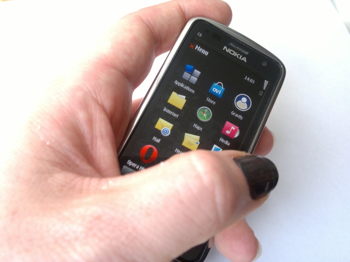 Nokia C6-01