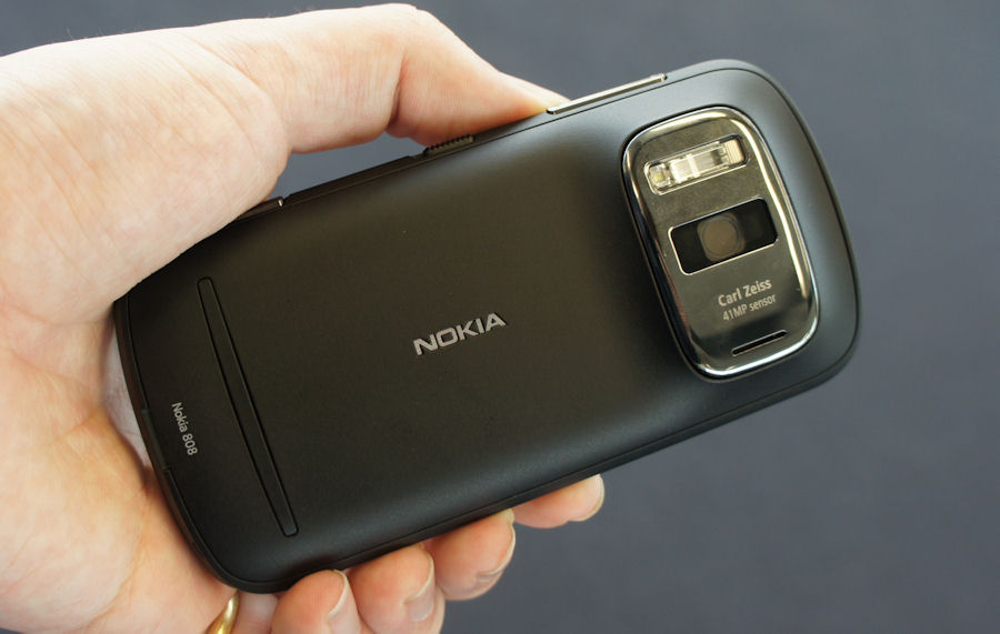 Nokia N8 vs 808 PureView: Camera fight