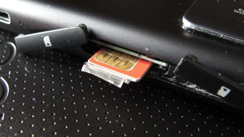 How to: Use a microSIM safely in the Nokia N8