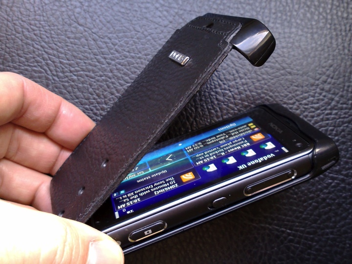 Casing the Nokia N8 review - All About Symbian