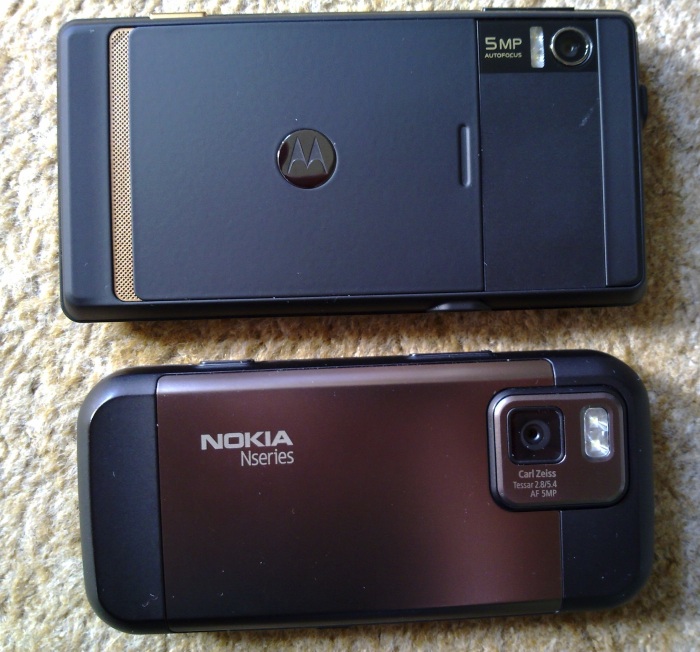 Motorola Milestone vs Nokia N97 mini