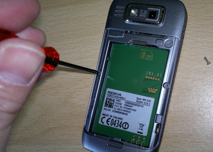 Unscrewing the T4 screws