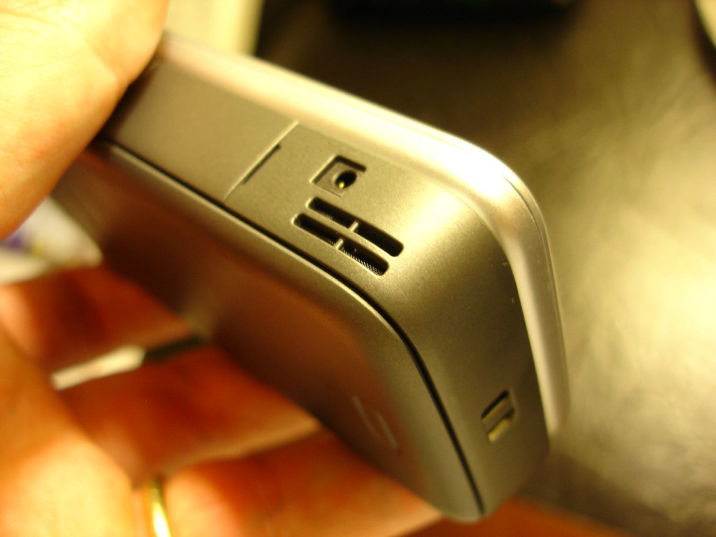 N93i Stereo speaker and power charger port