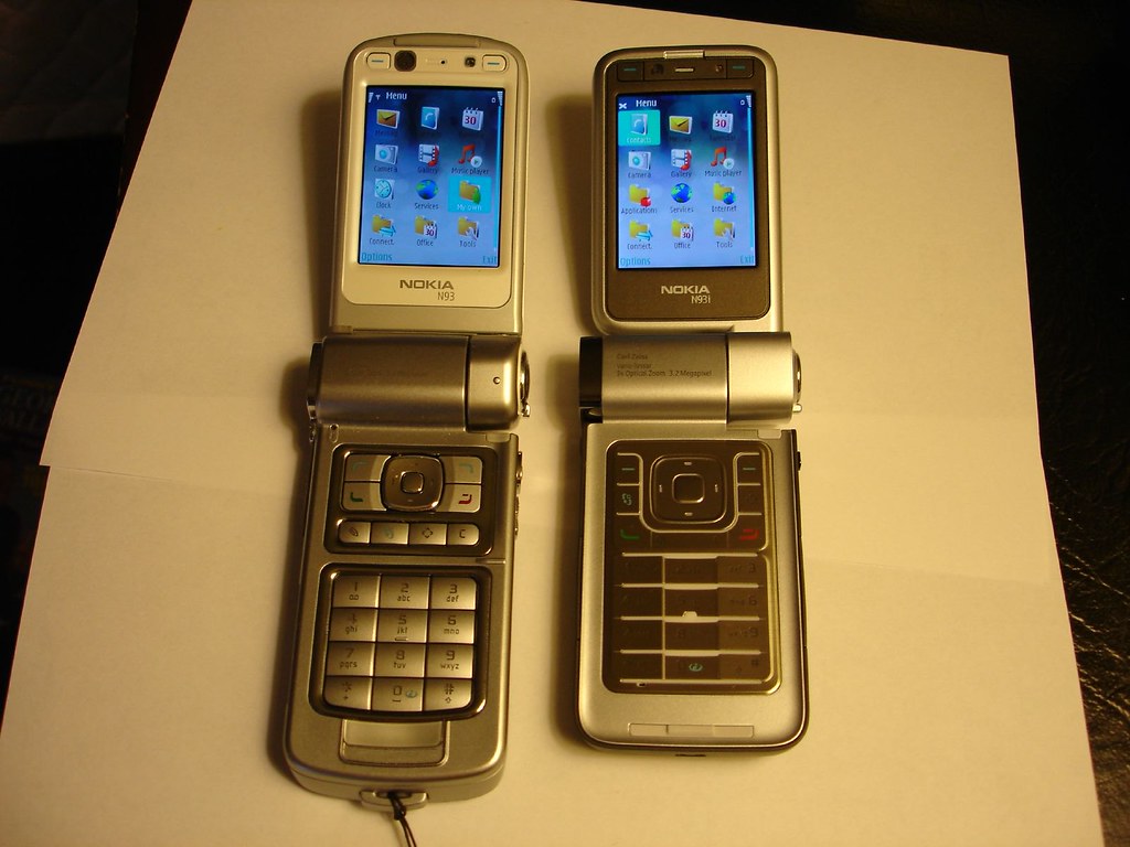 N93i and N93 side by side