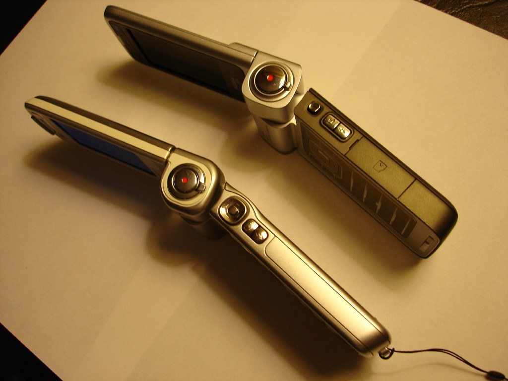 N93 / N93i Comparison Side