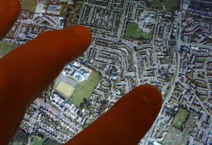 Splaying a capacitive interface