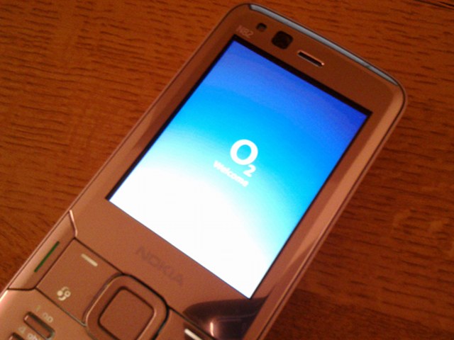 Nokia N82 with O2 loading screen