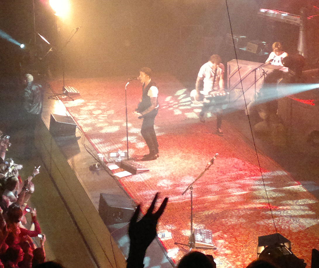 Stage cropped, ISO800