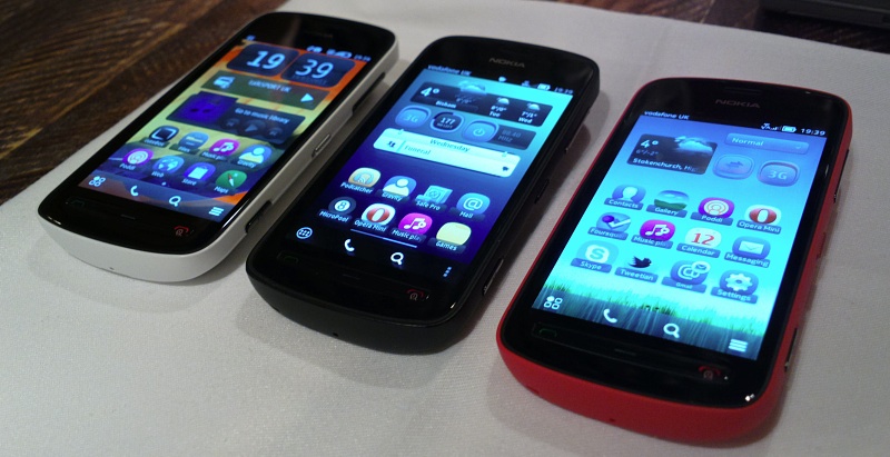 White, black, red Nokia 808s
