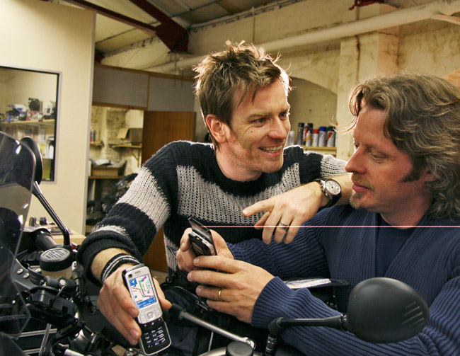 Ewan McGregor and Charley Boorman admire the Nokia 6110 Navigator