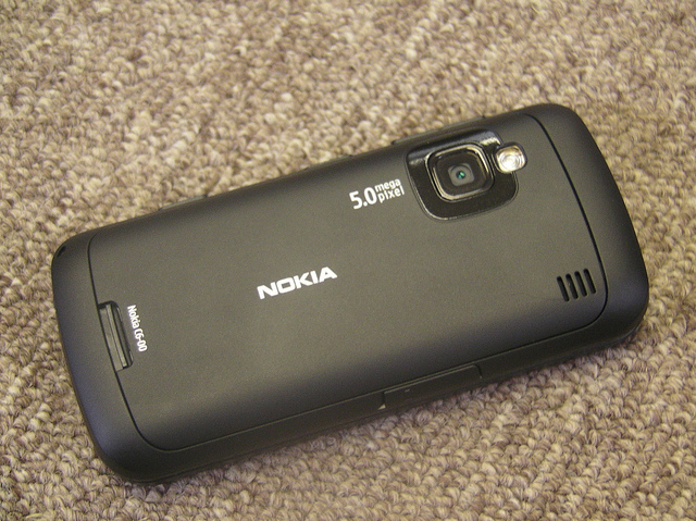 Curved edges of the Nokia C6
