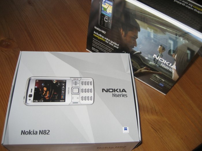 Black N82 unboxing by Daniel