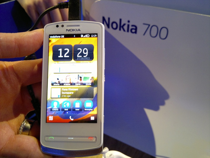 Nokia 700