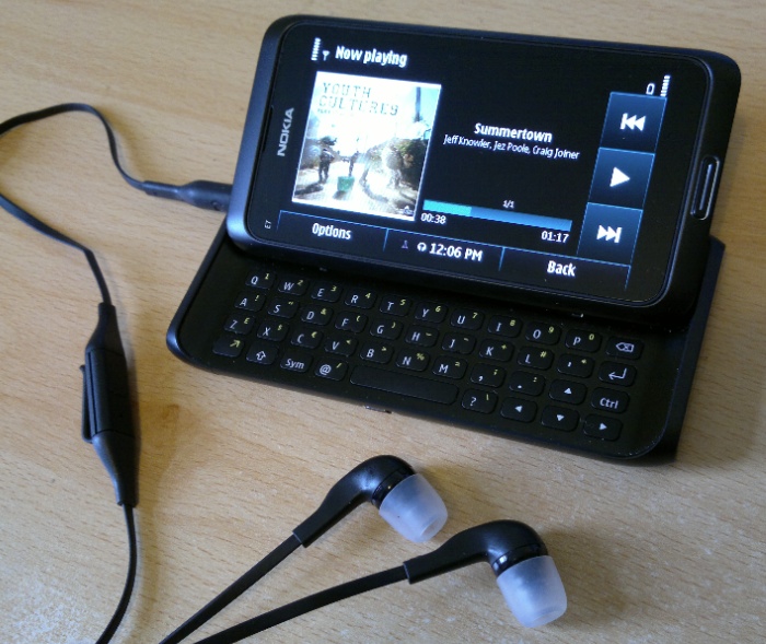 E7 with default stereo headset