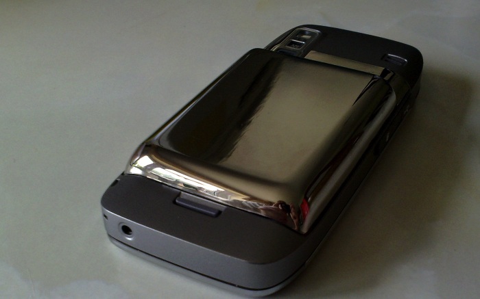 The Mugen 2000mAh battery on the E75