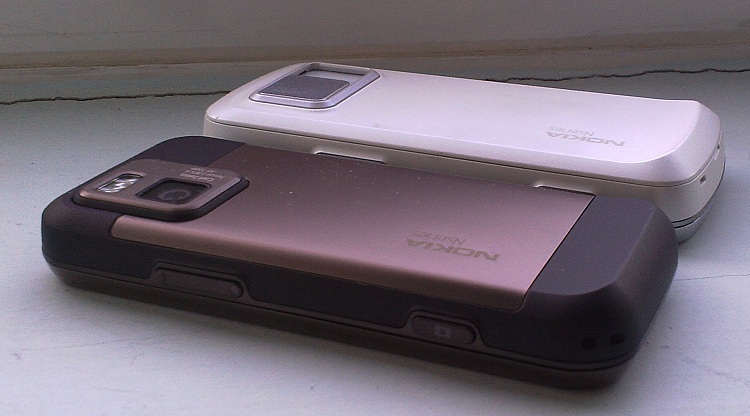 N97 mini shows lower, sleeker rear profile