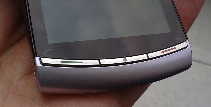 Sony Ericsson Vivaz up close (C) All About Symbian