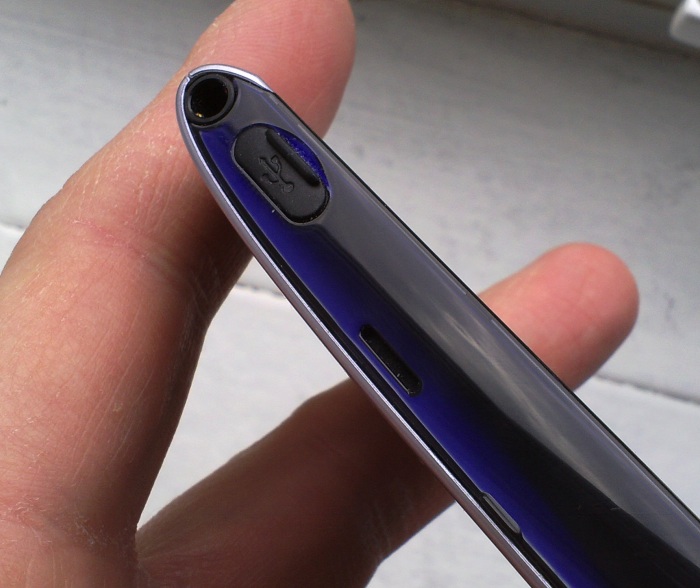 Sony Ericsson Vivaz up close (C) All About Symbian